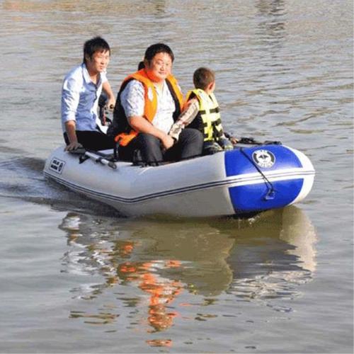 蓬江公园游玩充气漂流船